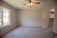 5725 SW Quail Cove CIR, Topeka, KS 66614