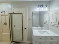 5725 SW Quail Cove CIR, Topeka, KS 66614