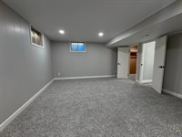 5725 SW Quail Cove CIR, Topeka, KS 66614