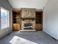 5725 SW Quail Cove CIR, Topeka, KS 66614