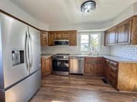 5725 SW Quail Cove CIR, Topeka, KS 66614