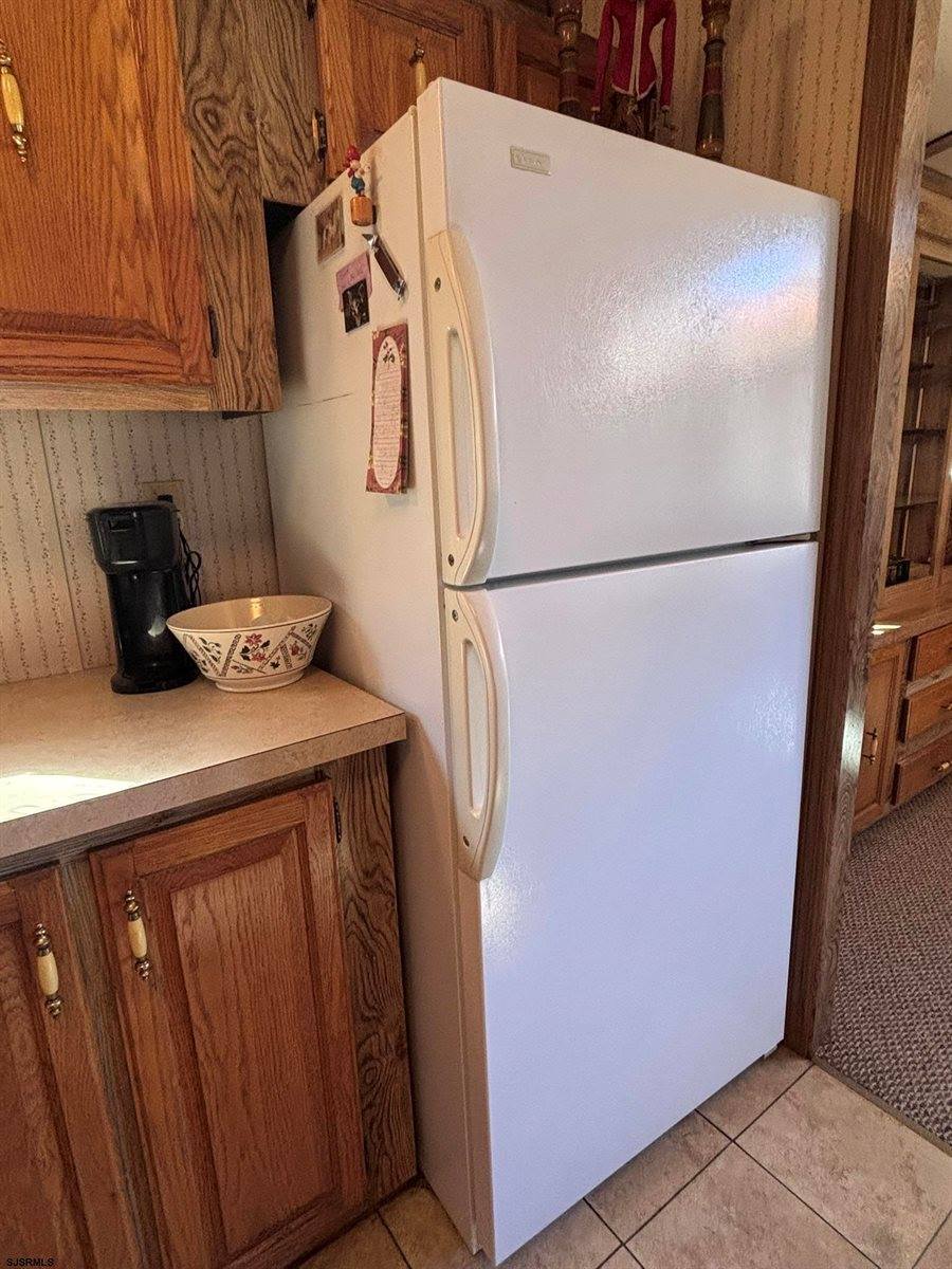 19 Club House Dr, Egg Harbor City, NJ 08215