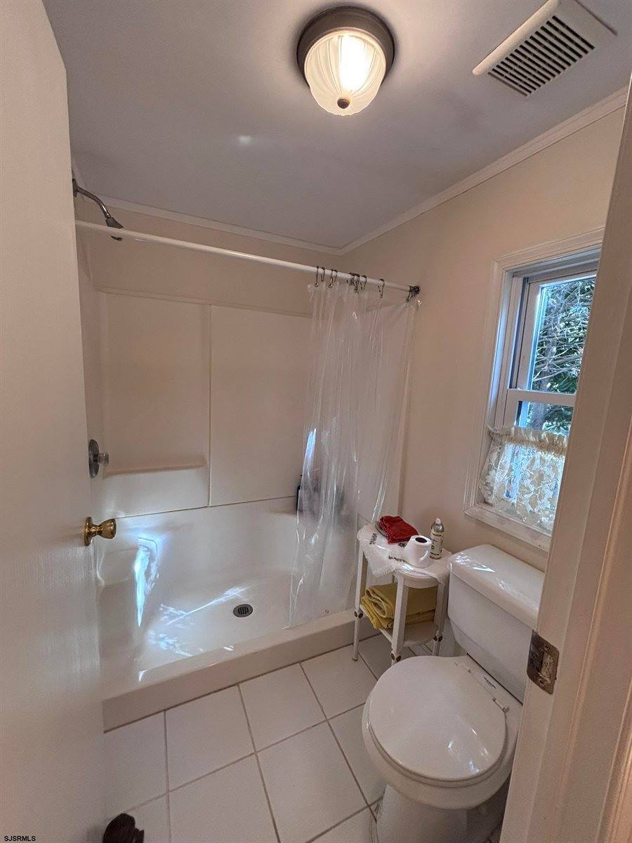 19 Club House Dr, Egg Harbor City, NJ 08215