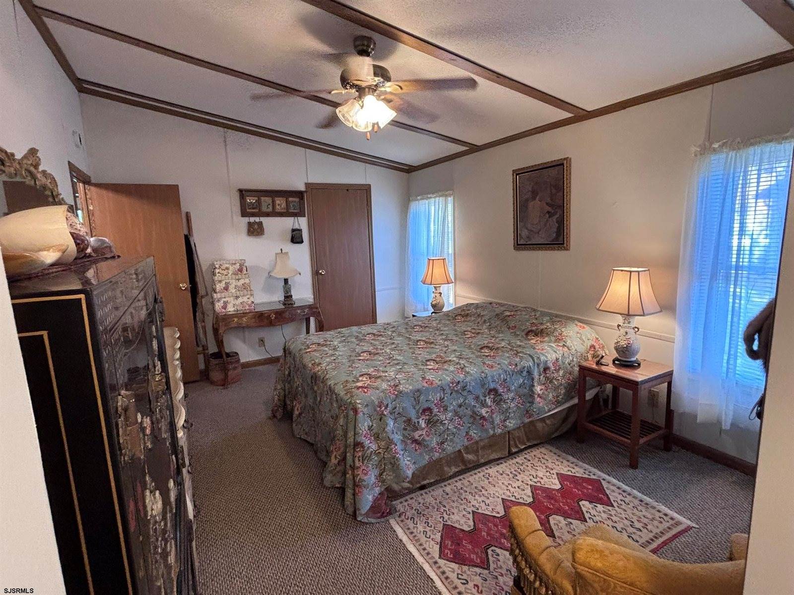 19 Club House Dr, Egg Harbor City, NJ 08215