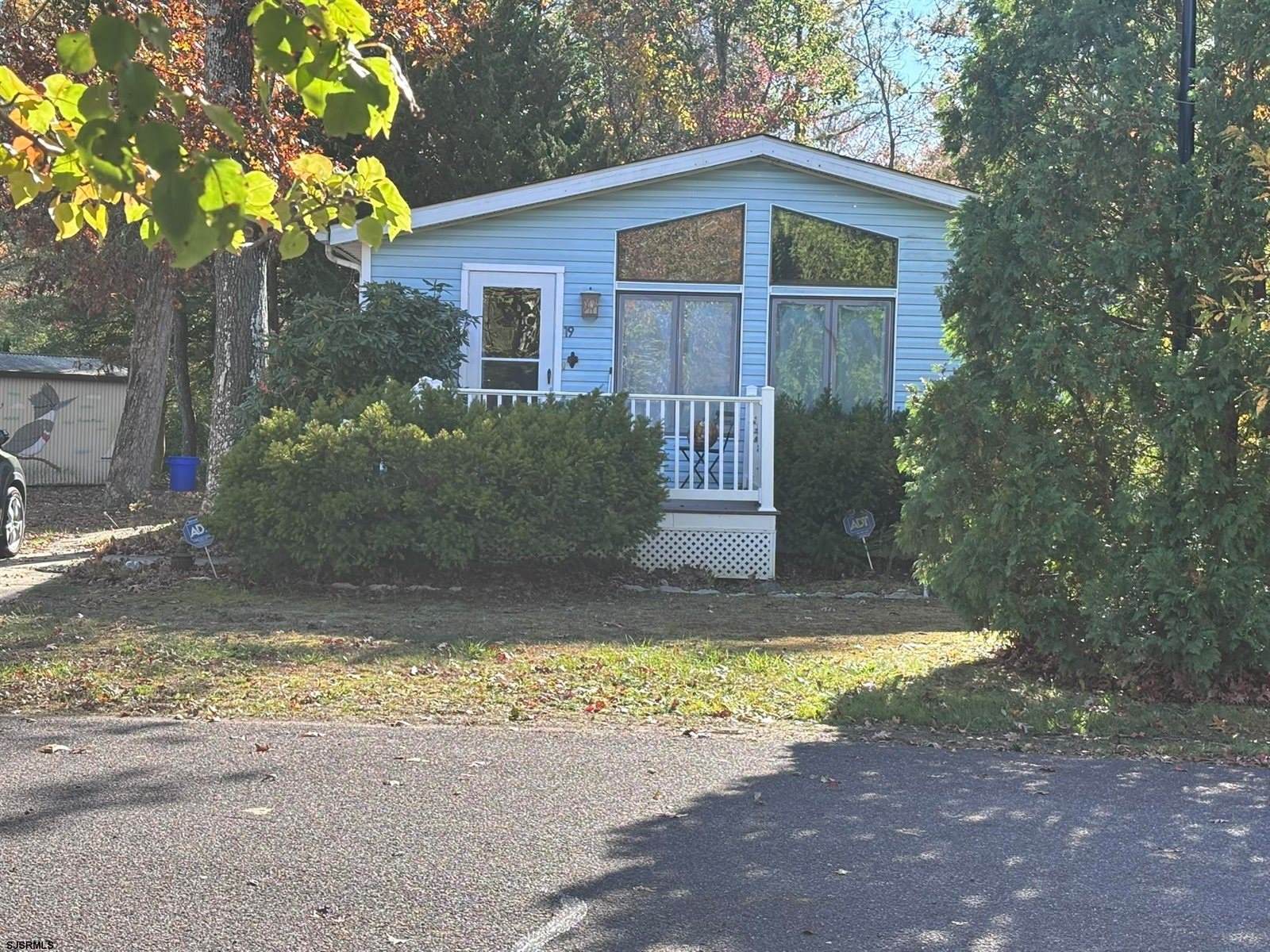 19 Club House Dr, Egg Harbor City, NJ 08215