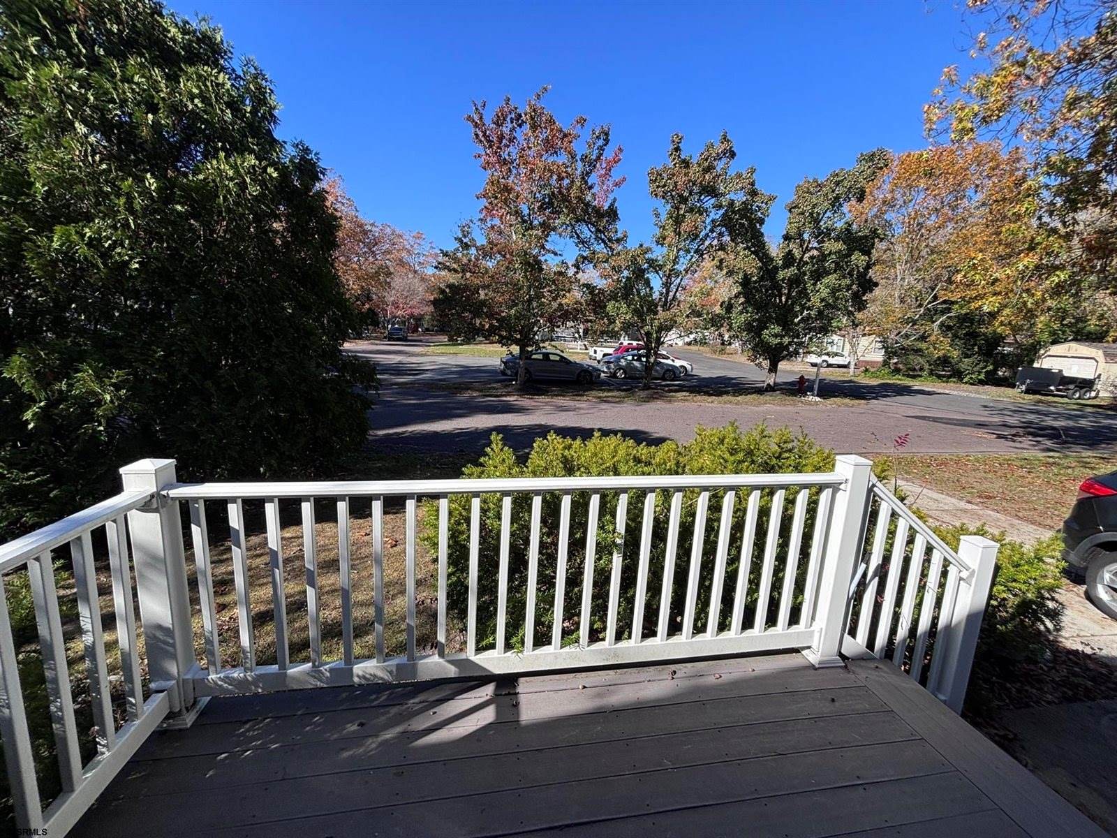 19 Club House Dr, Egg Harbor City, NJ 08215