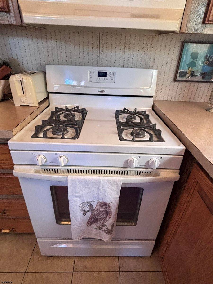 19 Club House Dr, Egg Harbor City, NJ 08215