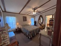 19 Club House Dr, Egg Harbor City, NJ 08215