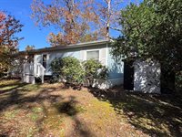 19 Club House Dr, Egg Harbor City, NJ 08215