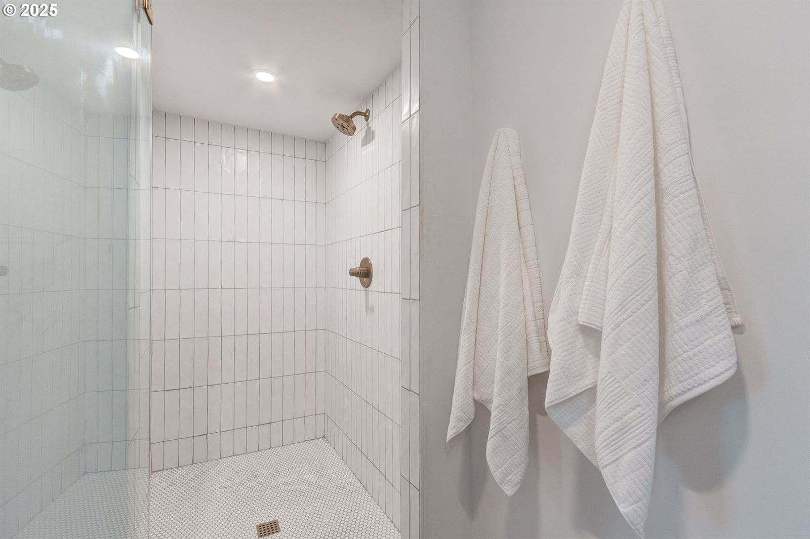 2041 Marylhurst Dr, West Linn, OR 97068