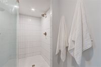 2041 Marylhurst Dr, West Linn, OR 97068