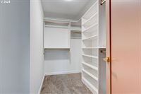 2041 Marylhurst Dr, West Linn, OR 97068