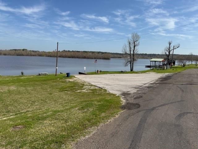 249 West Oak Lee Drive, Onalaska, TX 77360