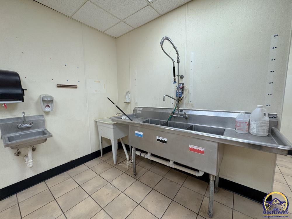 5916 SW Topeka BLVD, Topeka, KS 66619