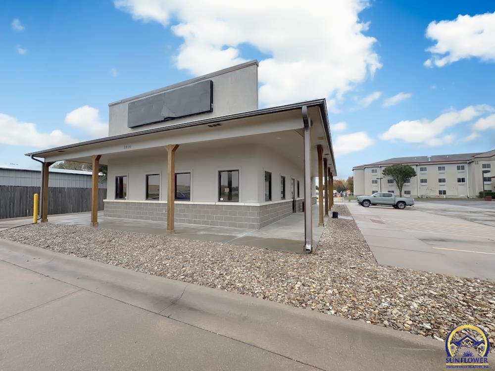 5916 SW Topeka BLVD, Topeka, KS 66619