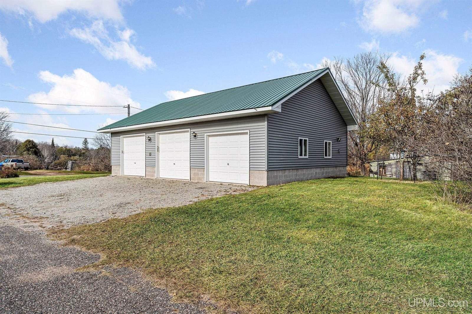 404 N Princeton Drive, Gwinn, MI 49841