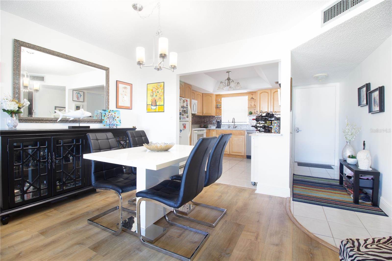 4725 Cove Circle, #207, Saint Petersburg, FL 33708