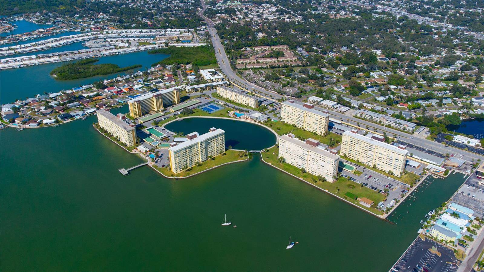 4725 Cove Circle, #207, Saint Petersburg, FL 33708