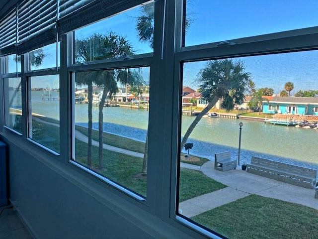 4725 Cove Circle, #207, Saint Petersburg, FL 33708