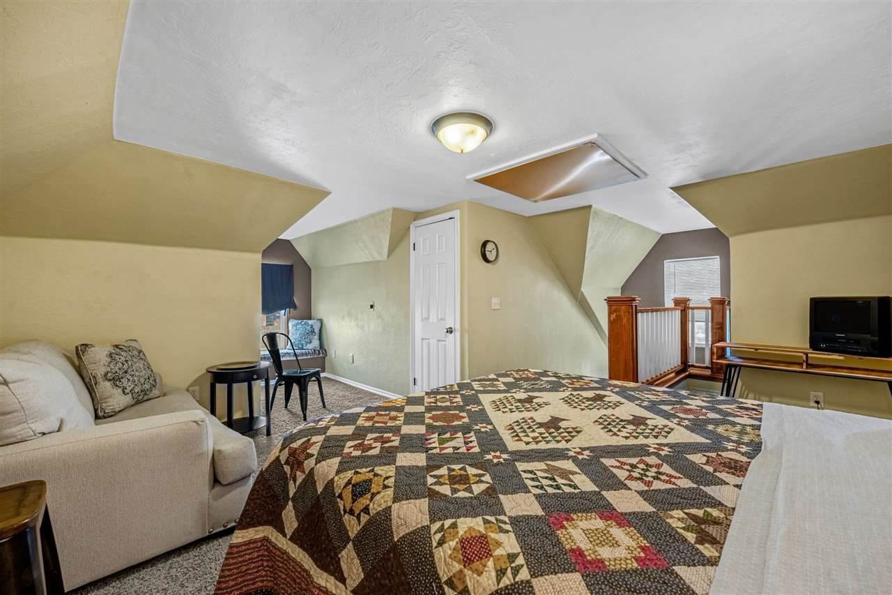 704 6th St, Elgin, OK 73538