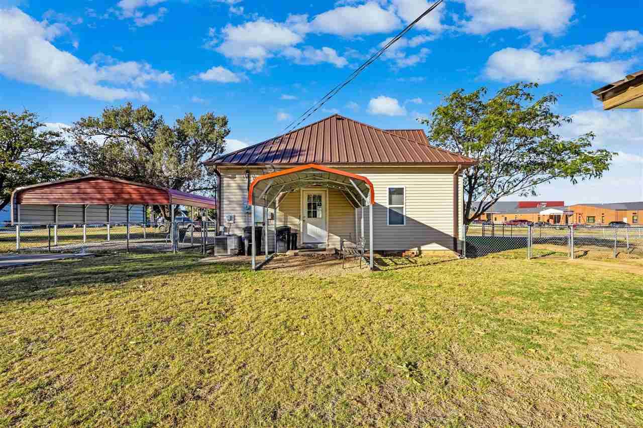 704 6th St, Elgin, OK 73538
