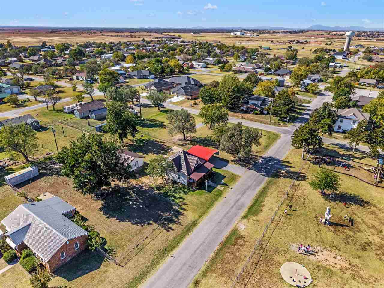 704 6th St, Elgin, OK 73538