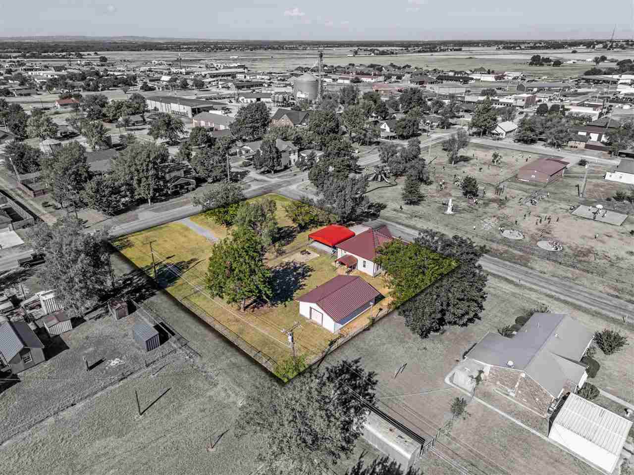 704 6th St, Elgin, OK 73538