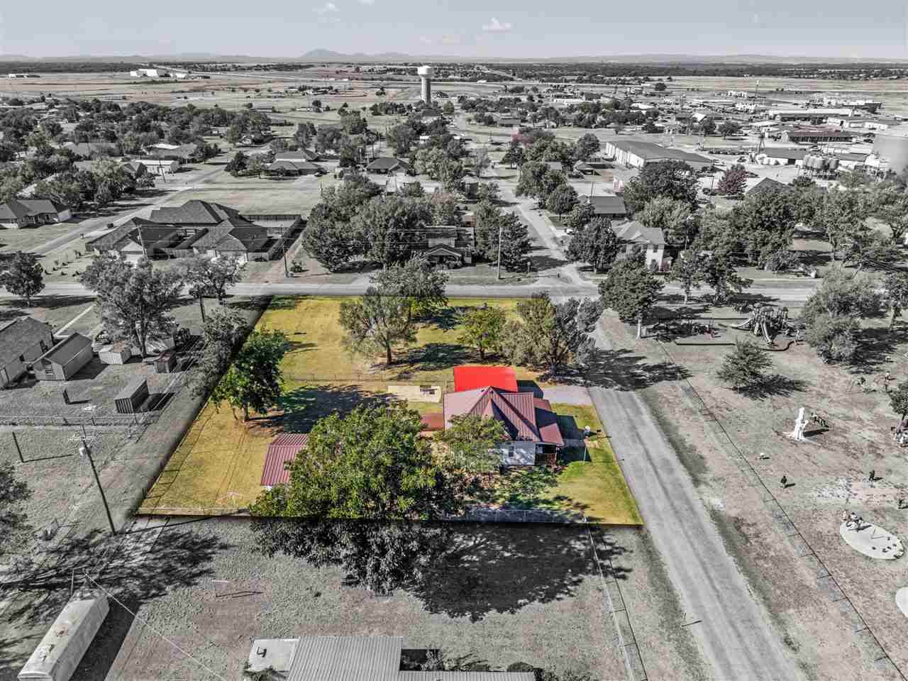 704 6th St, Elgin, OK 73538