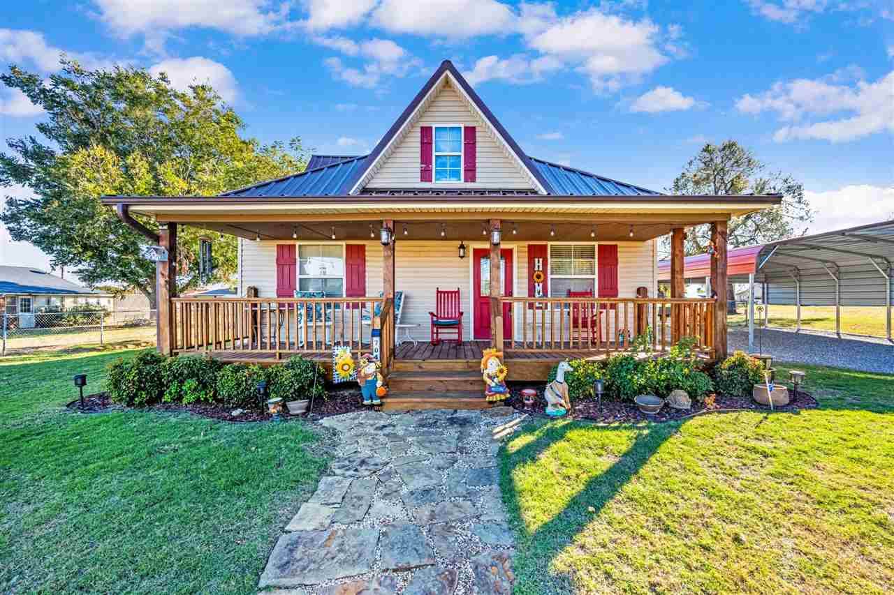 704 6th St, Elgin, OK 73538