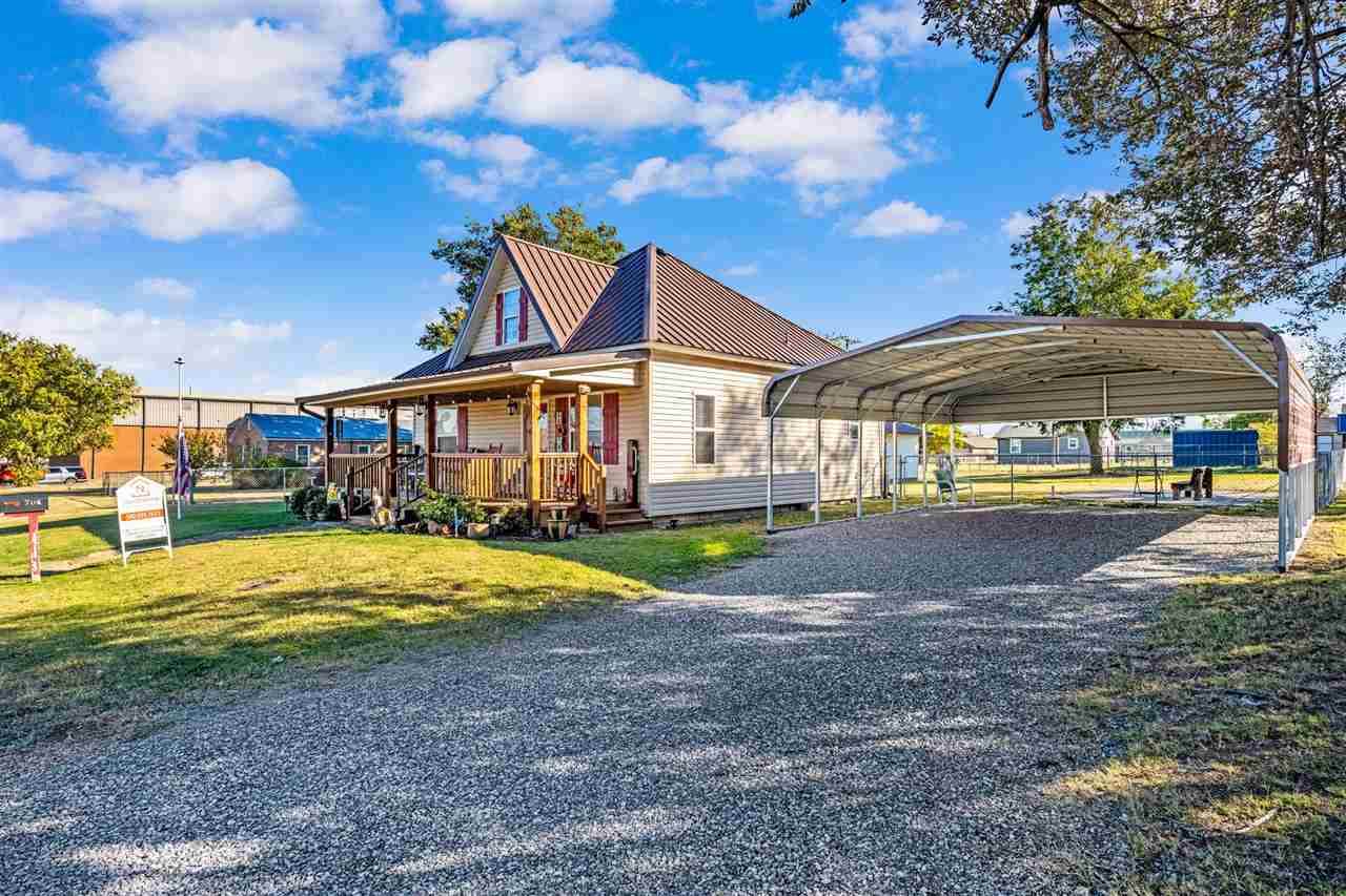 704 6th St, Elgin, OK 73538