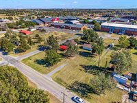 704 6th St, Elgin, OK 73538