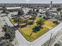 704 6th St, Elgin, OK 73538