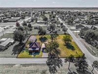 704 6th St, Elgin, OK 73538