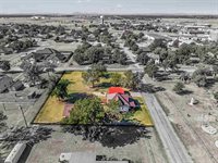 704 6th St, Elgin, OK 73538