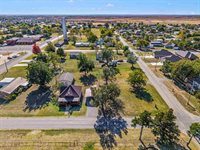 704 6th St, Elgin, OK 73538