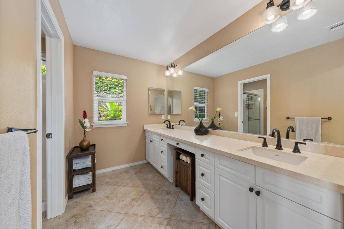 75-6096 Haku Mele Pl, Kailua-Kona, HI 96740