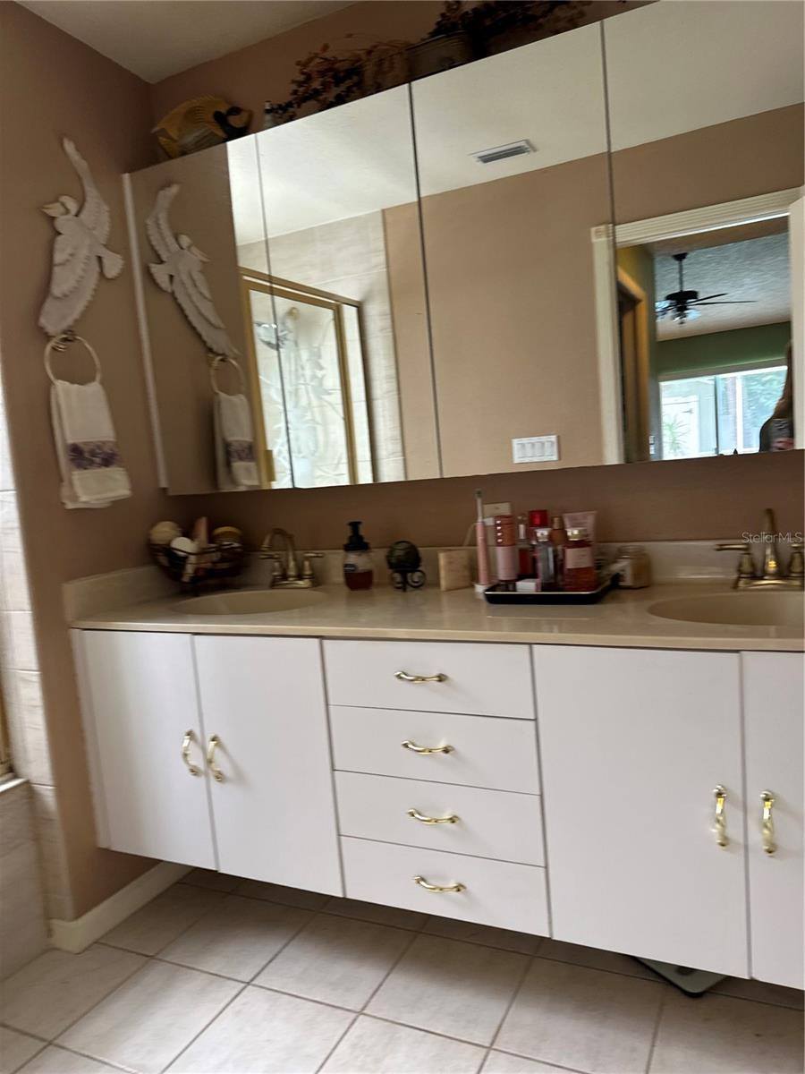 8313 Wrens Way, Largo, FL 33773