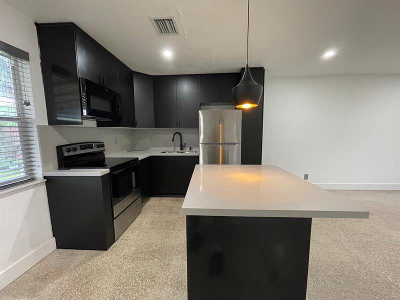 975 NE 40th St C, Oakland Park, FL 33334