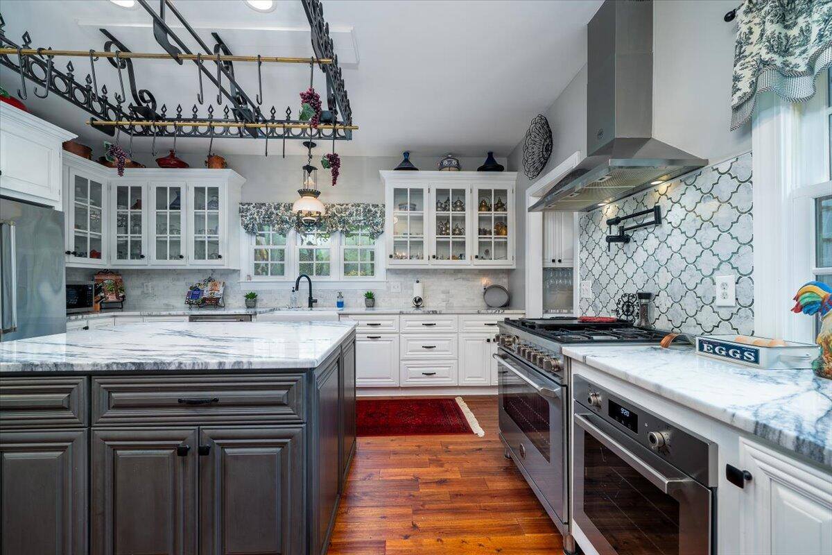 6949 Maybank Highway, Wadmalaw Island, SC 29487