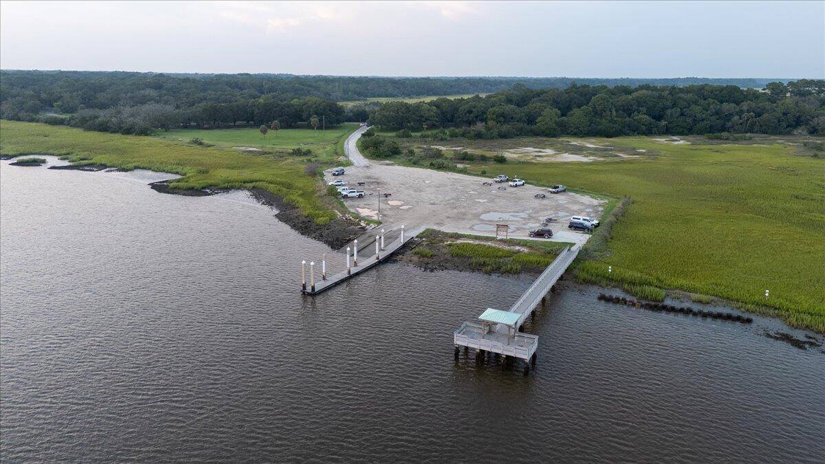 6949 Maybank Highway, Wadmalaw Island, SC 29487