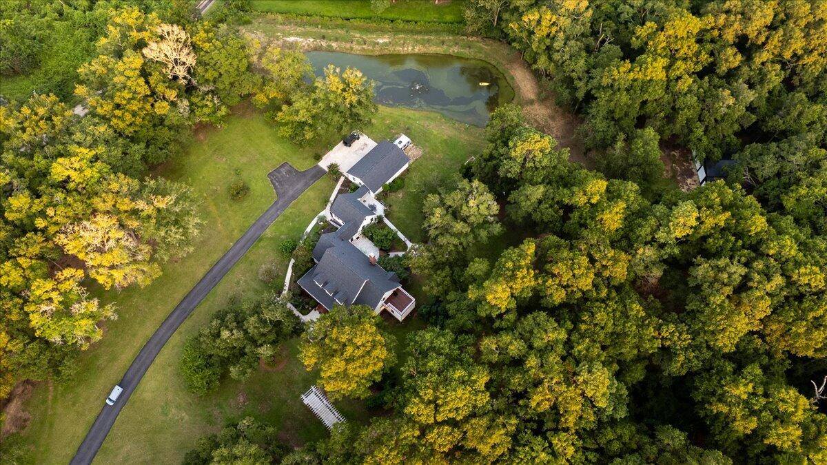 6949 Maybank Highway, Wadmalaw Island, SC 29487