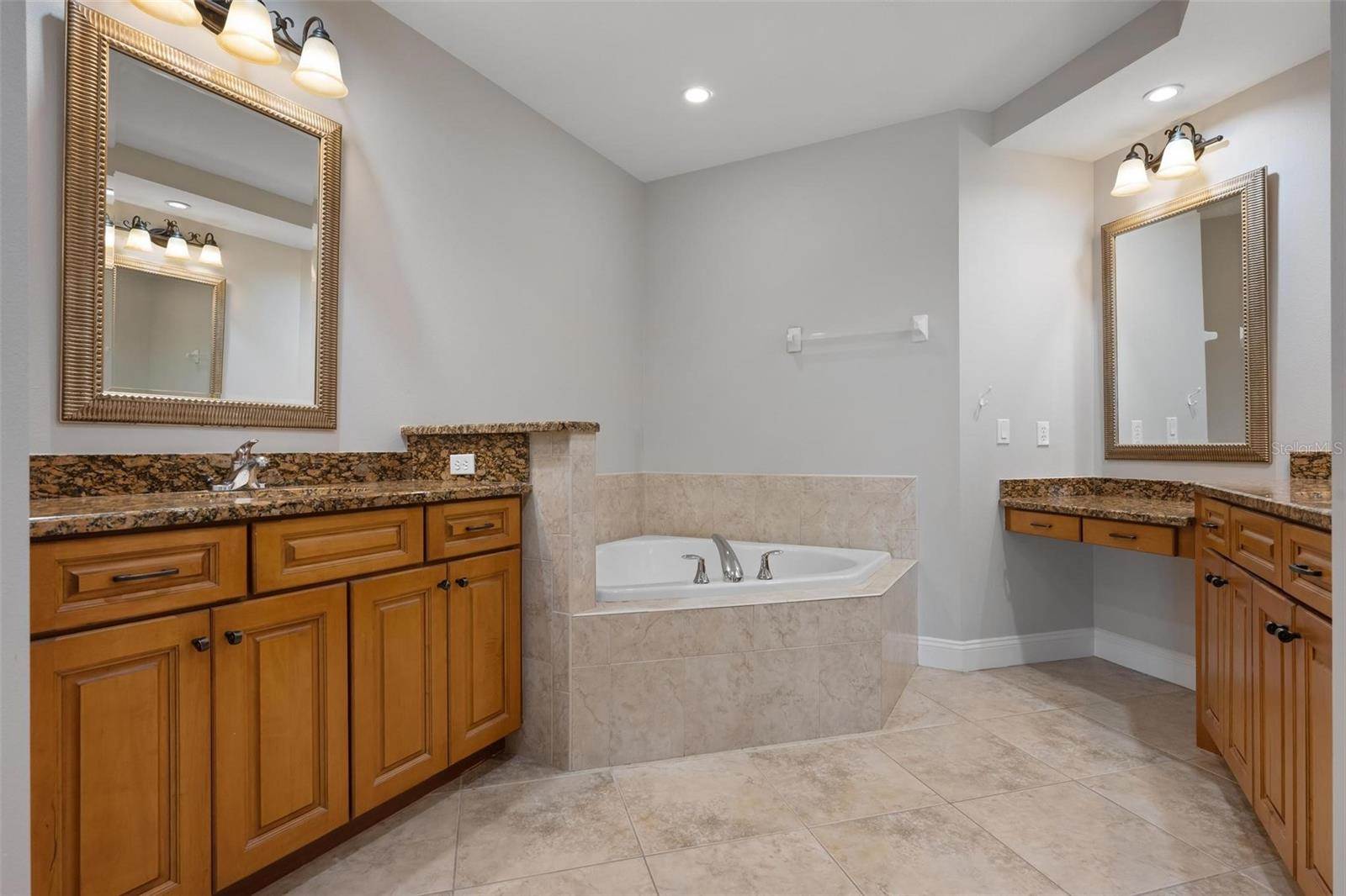 7710 Lake Vista Court, Lakewood Ranch, FL 34202