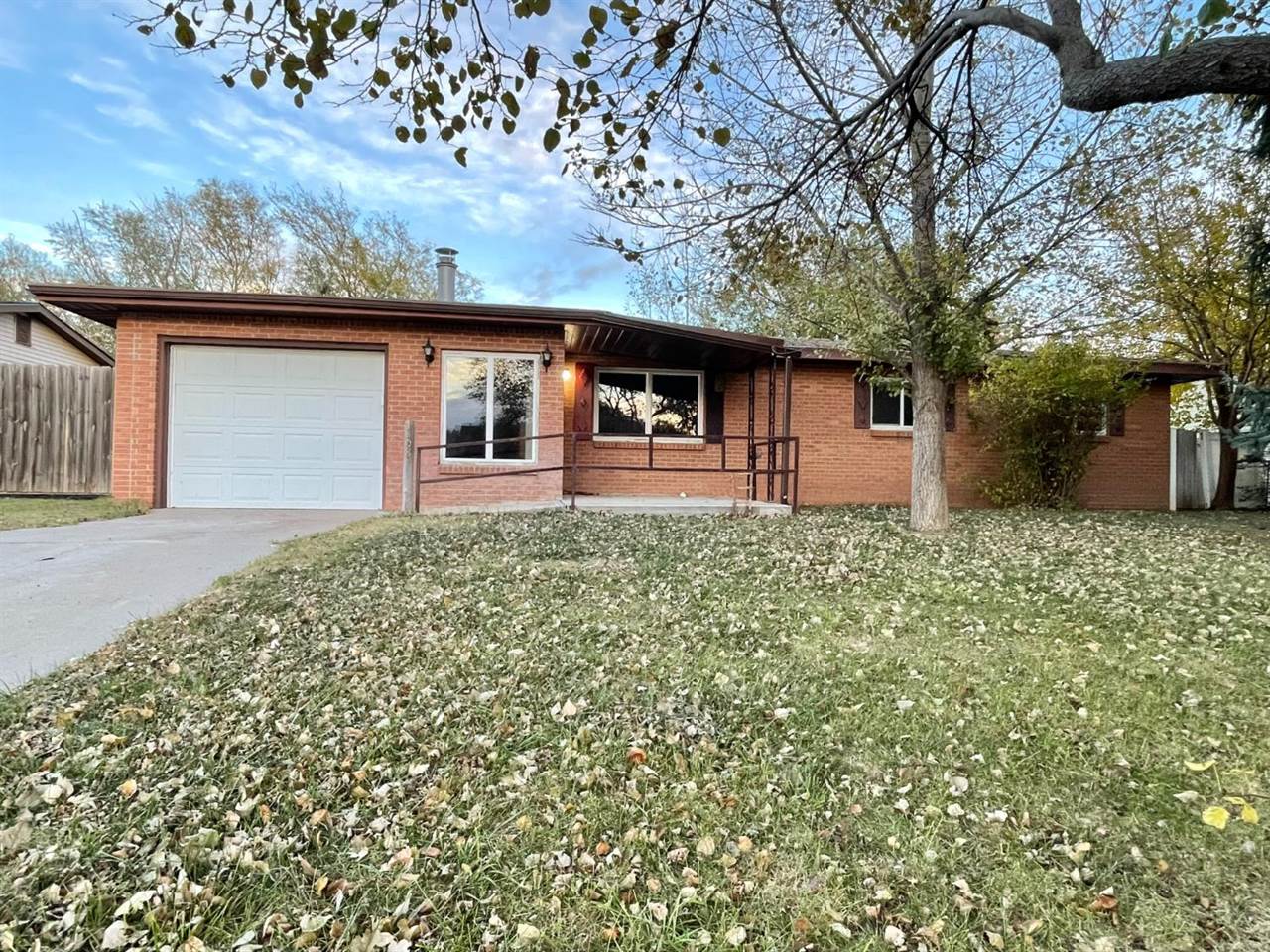 1308 South Ojibwa Street, Satanta, KS 67870