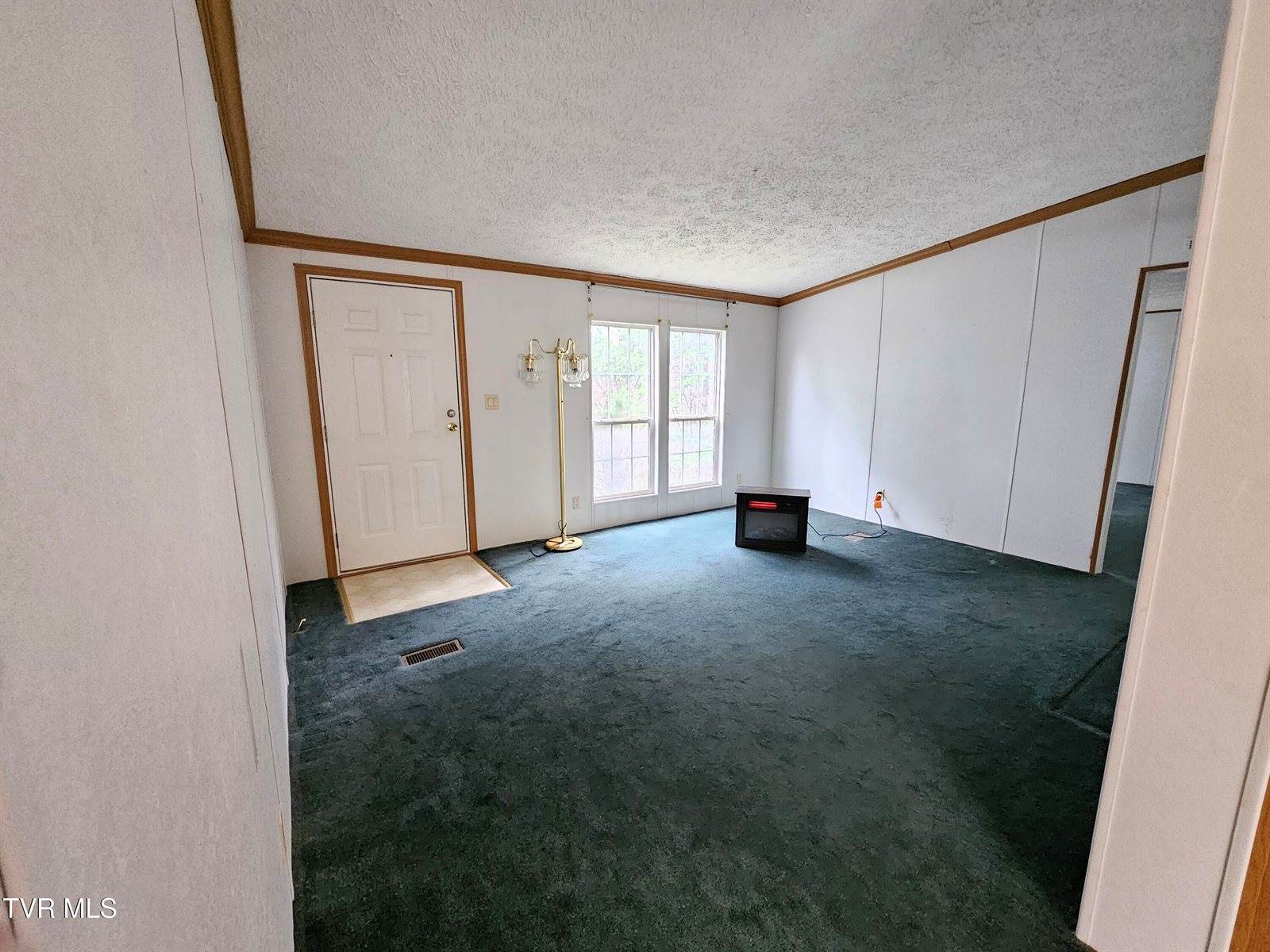 493 Banners Corner Road, Castlewood, VA 24224