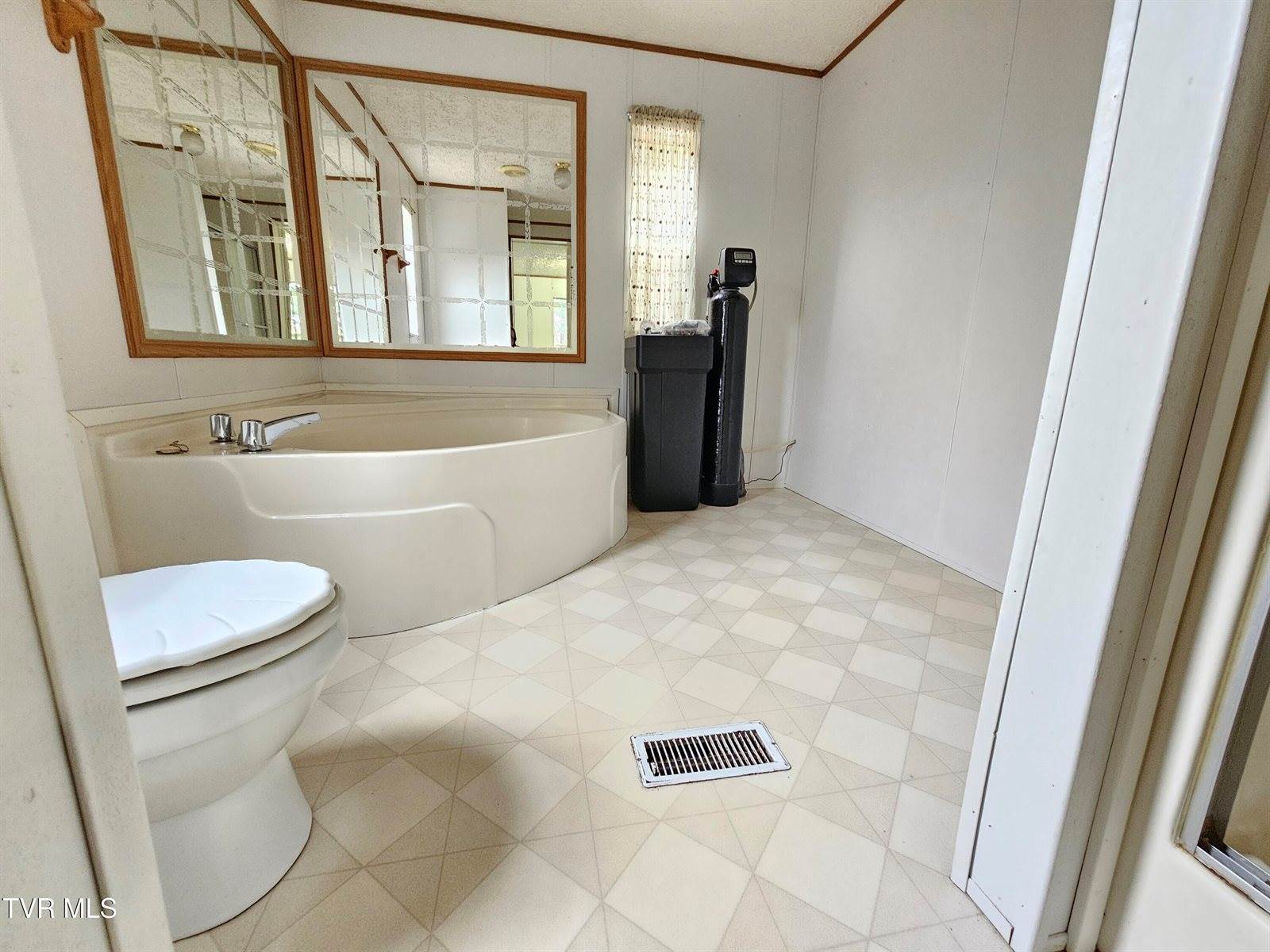 493 Banners Corner Road, Castlewood, VA 24224