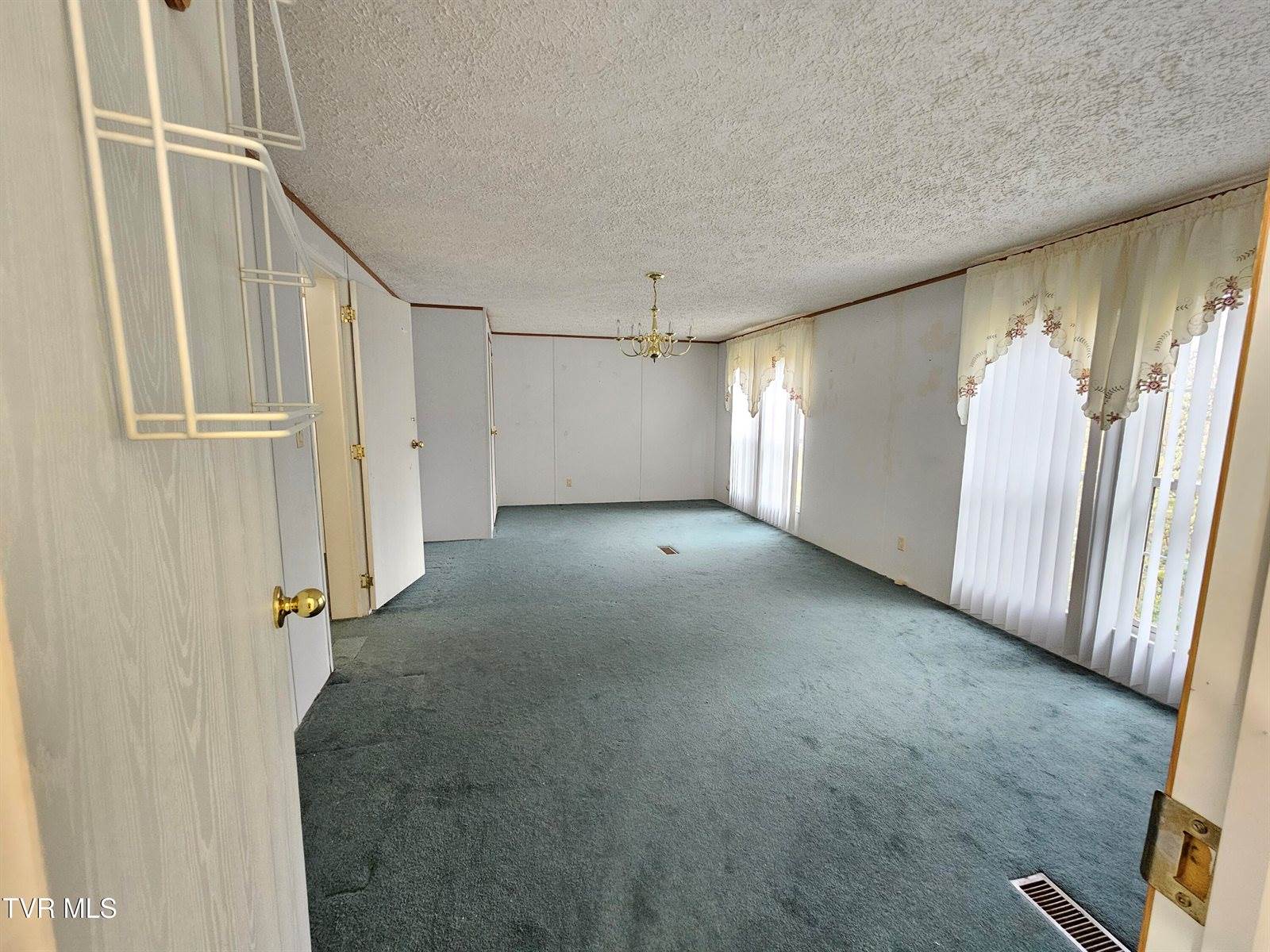 493 Banners Corner Road, Castlewood, VA 24224