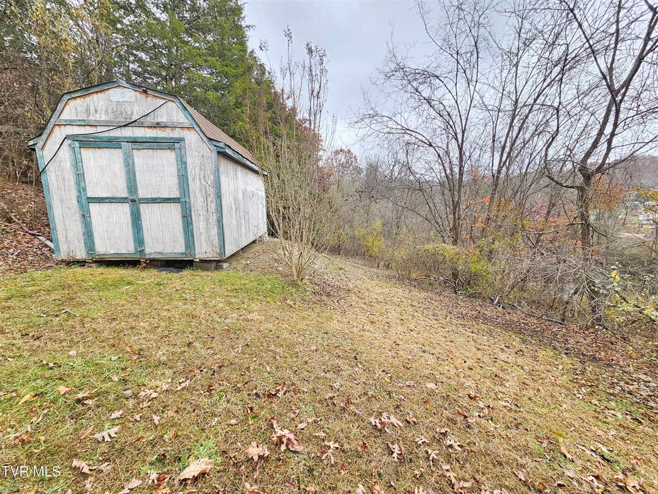 493 Banners Corner Road, Castlewood, VA 24224