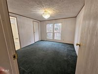 493 Banners Corner Road, Castlewood, VA 24224