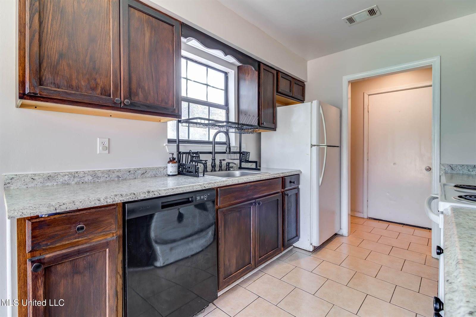 883 Laurelwood Drive, Biloxi, MS 39532