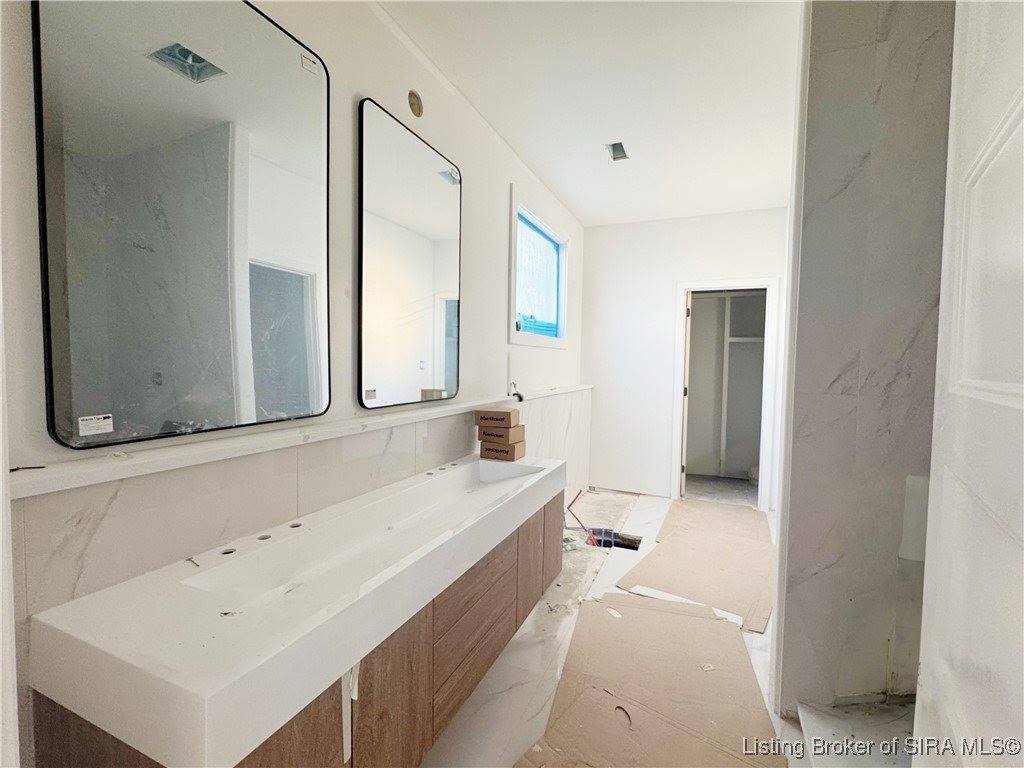 1020 Ridgeview Drive, Jeffersonville, IN 47130